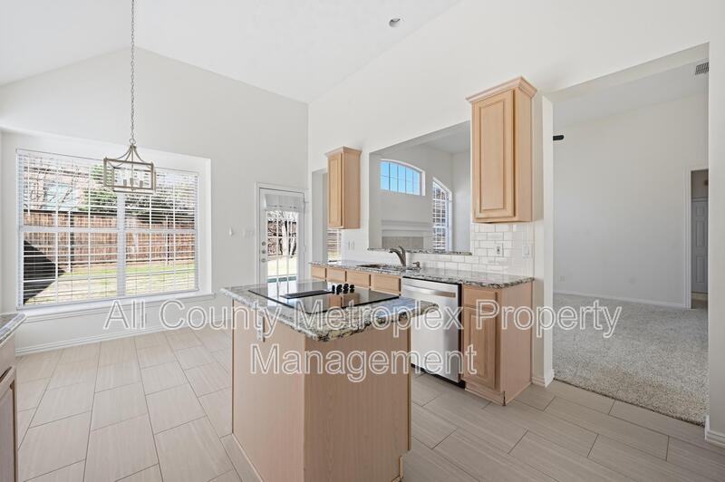 3421 Devonshire Ct - Photo 4 of 12