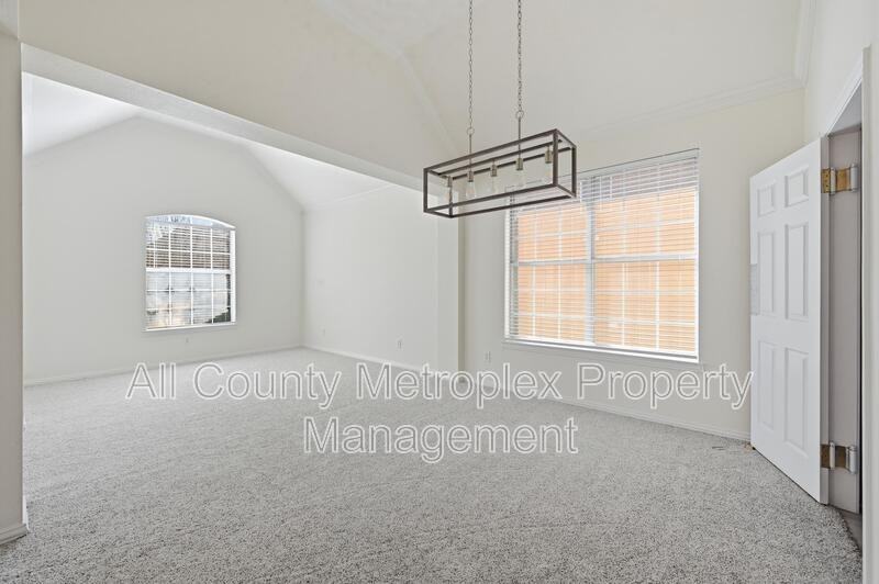 3421 Devonshire Ct - Photo 5 of 12