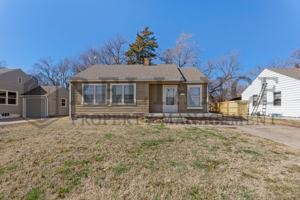 featured image of 921 N Edgemoor St