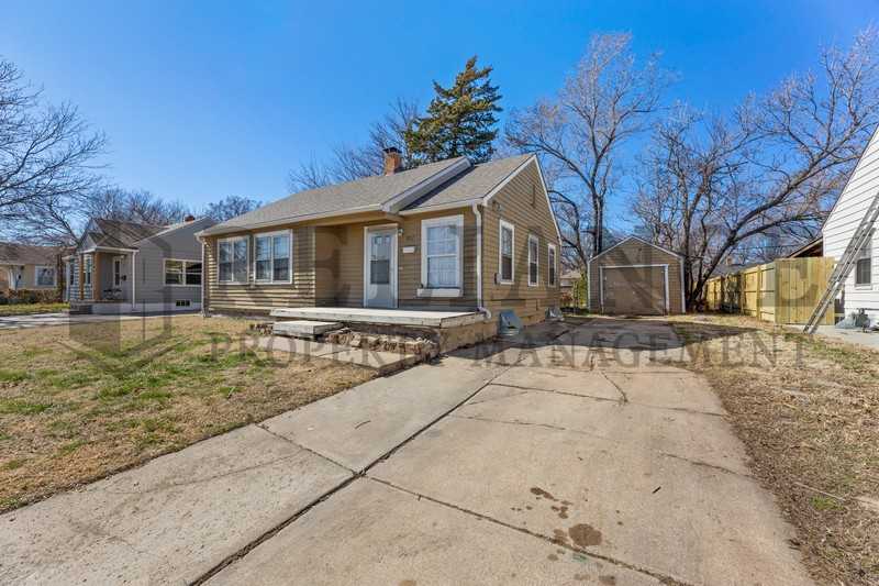 921 N Edgemoor St - Photo 2 of 20