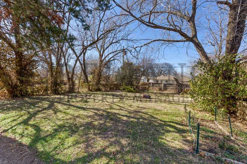 921 N Edgemoor St - Photo 3 of 20