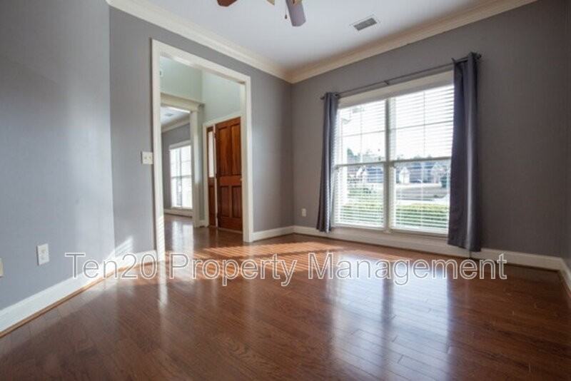 2584 Spring Chapel Dr - Photo 2 of 31