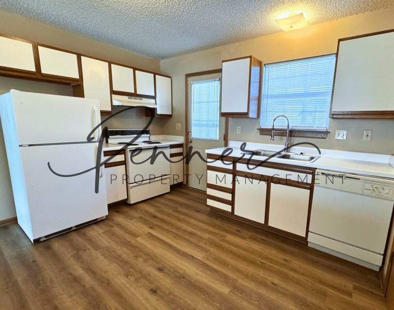 136 N Crest Dr - Photo 3 of 10