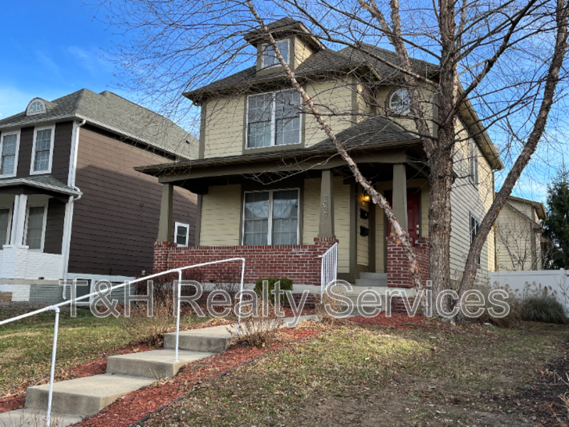 2029 Ruckle St - Photo 3 of 33