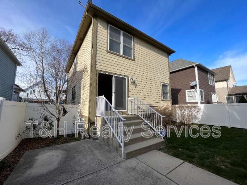 2029 Ruckle St - Photo 6 of 33