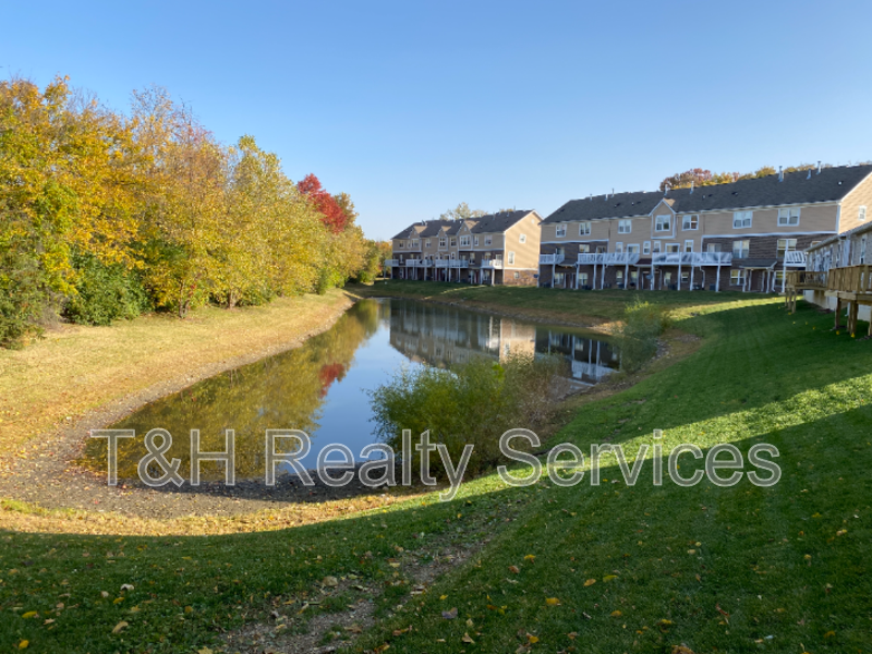 5628 Brownstone Dr - Photo 3 of 26