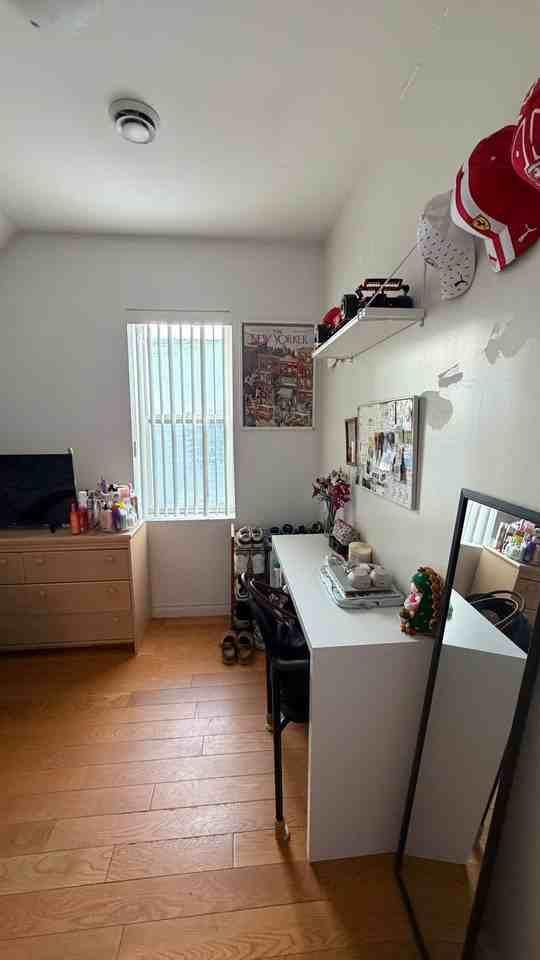 Beverley St & College St - Photo 4 of 9