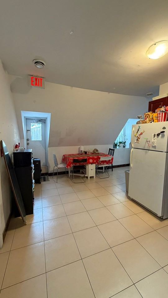 Beverley St & College St - Photo 5 of 9