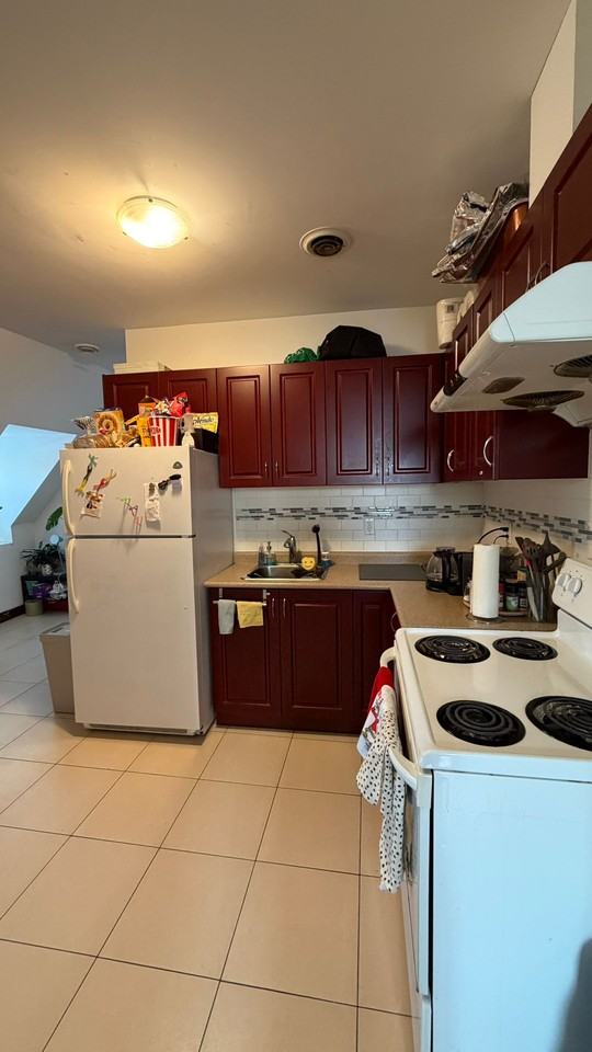 Beverley St & College St - Photo 6 of 9