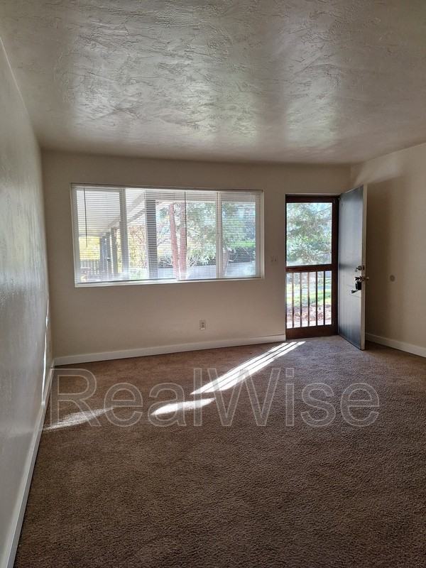 801 Ashland St #2 - Photo 5 of 33