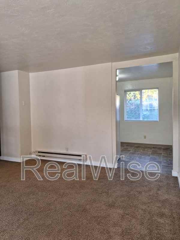 801 Ashland St #2 - Photo 6 of 33