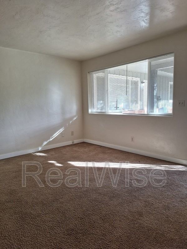 801 Ashland St #2 - Photo 7 of 33