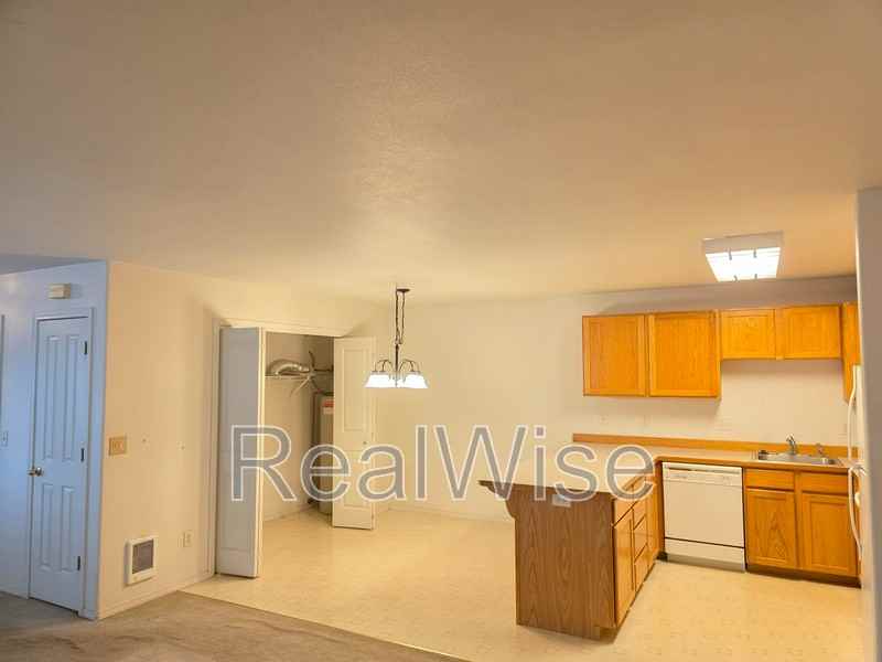 931 Ne Hidden Valley Dr - Photo 3 of 12