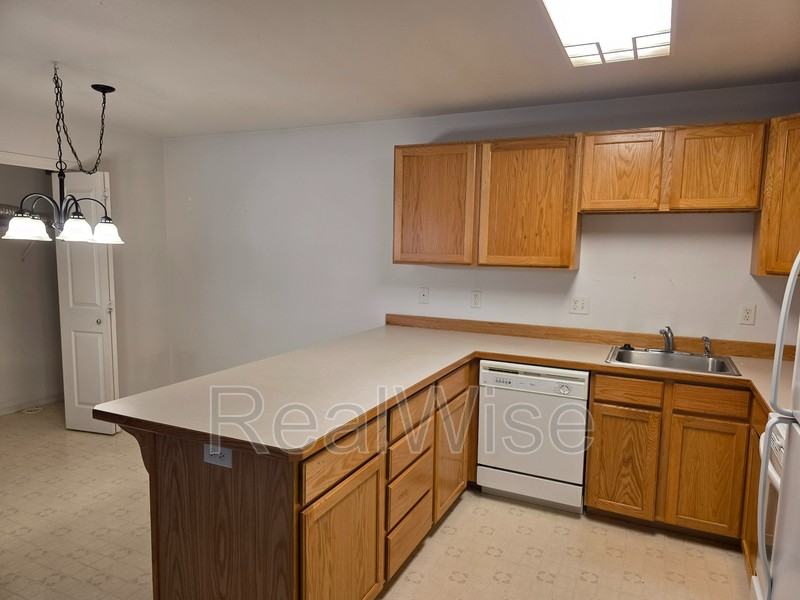 931 Ne Hidden Valley Dr - Photo 4 of 12