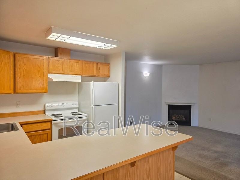 931 Ne Hidden Valley Dr - Photo 5 of 12