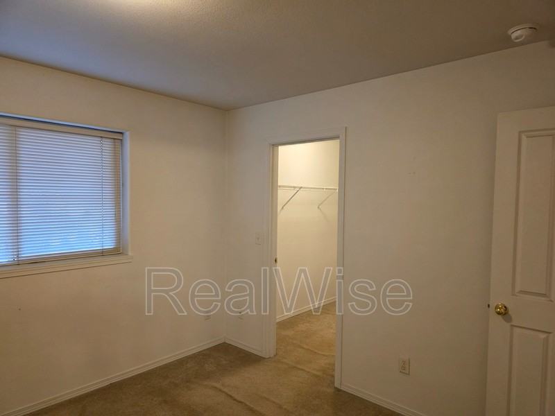 931 Ne Hidden Valley Dr - Photo 6 of 12