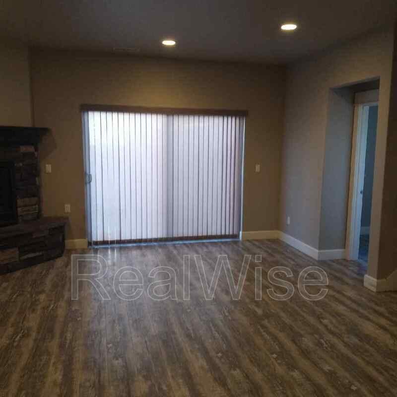 62907 Ne Nolan St - Photo 5 of 12