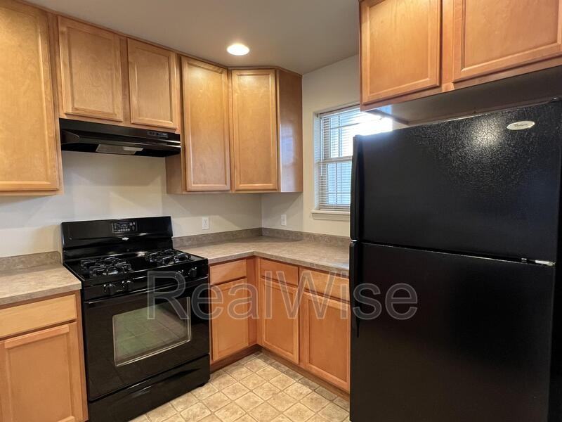 2250 Sw 21st St #10 - Photo 4 of 26