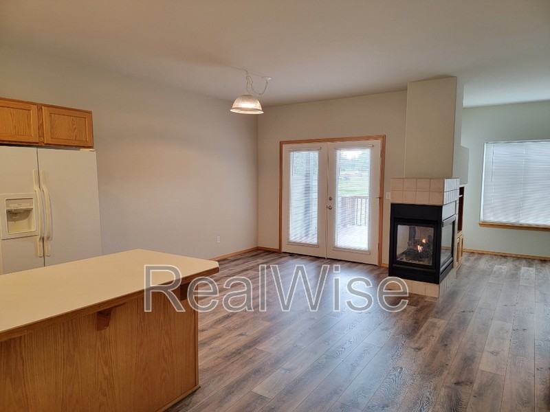 1085 Golden Pheasant Dr - Photo 4 of 23