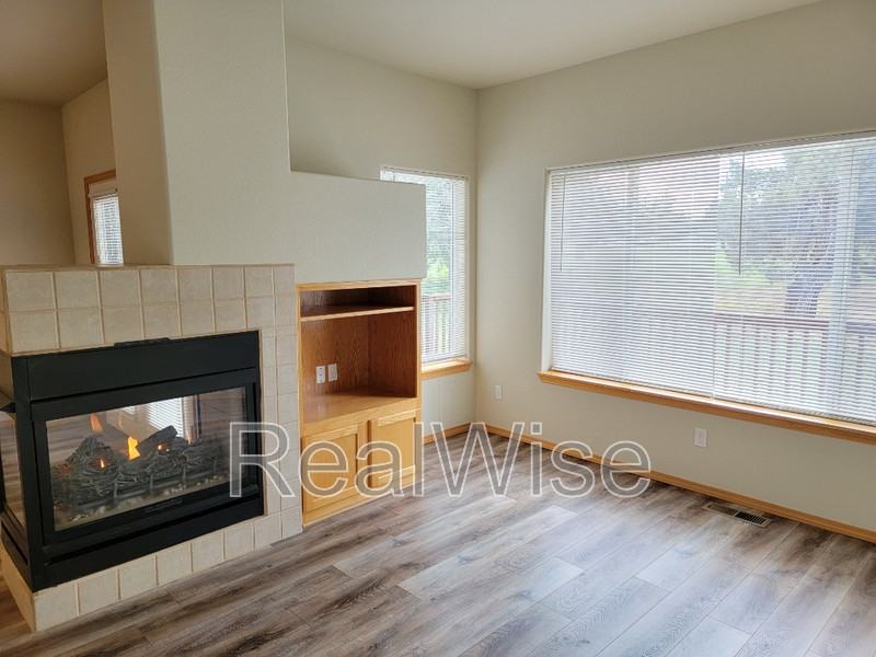 1085 Golden Pheasant Dr - Photo 6 of 23