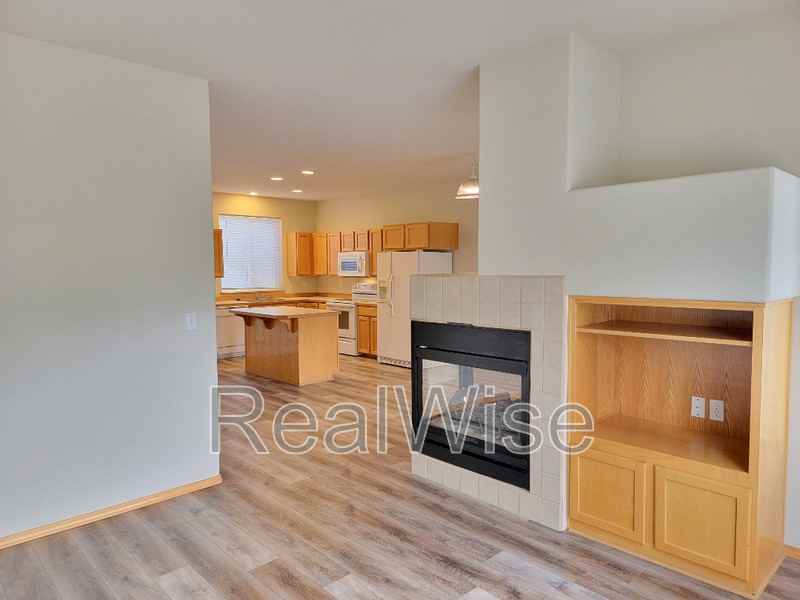 1085 Golden Pheasant Dr - Photo 7 of 23