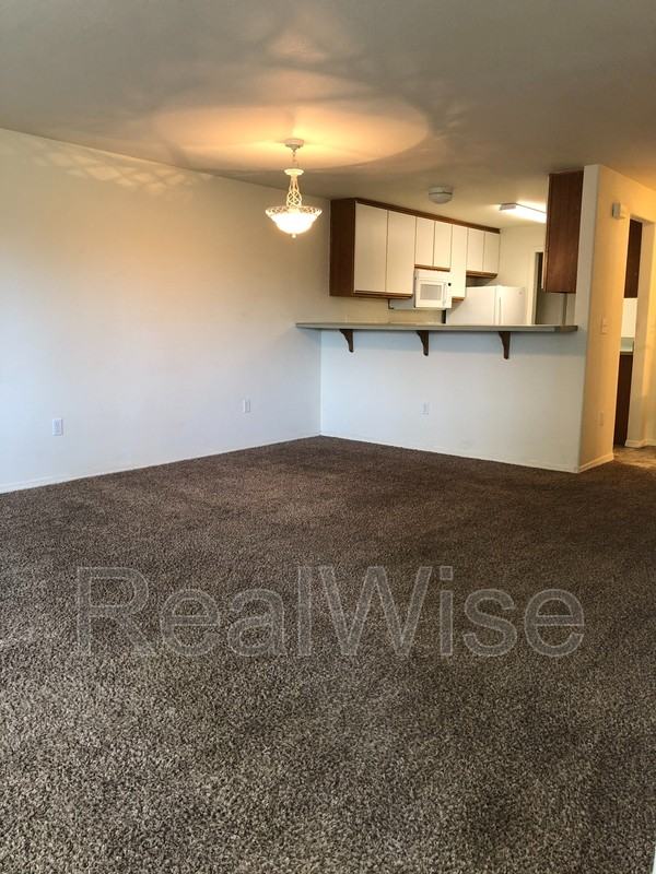 550 Ne Negus Loop - Photo 6 of 32