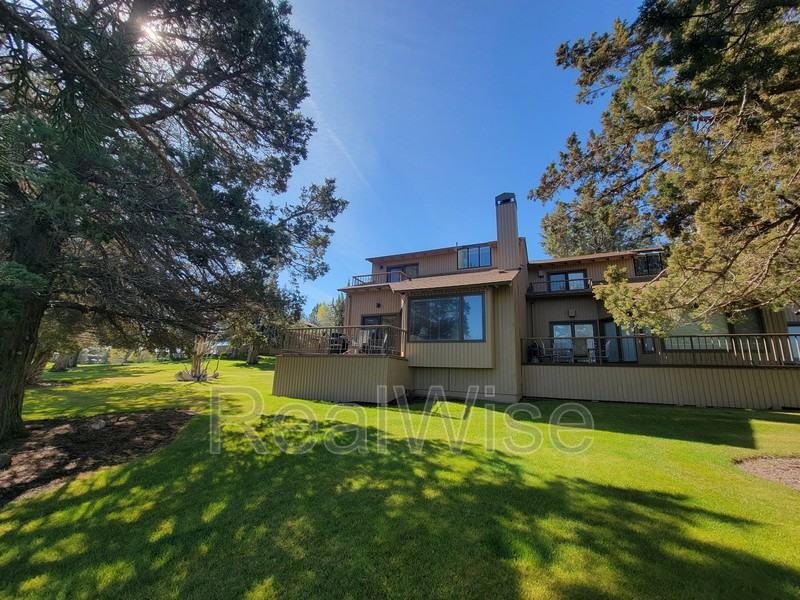 6901 Robin Ct - Photo 2 of 37