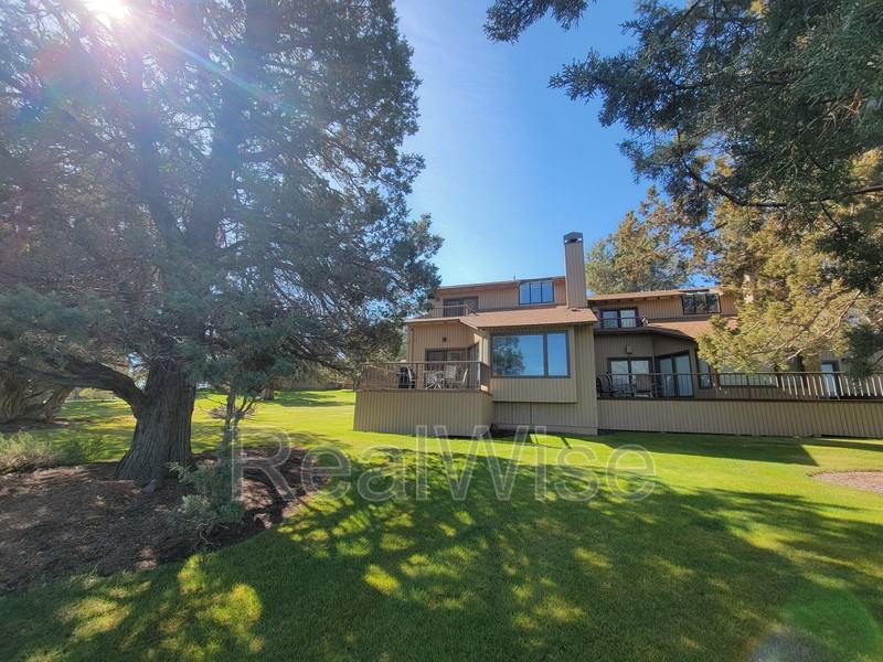 6901 Robin Ct - Photo 4 of 37