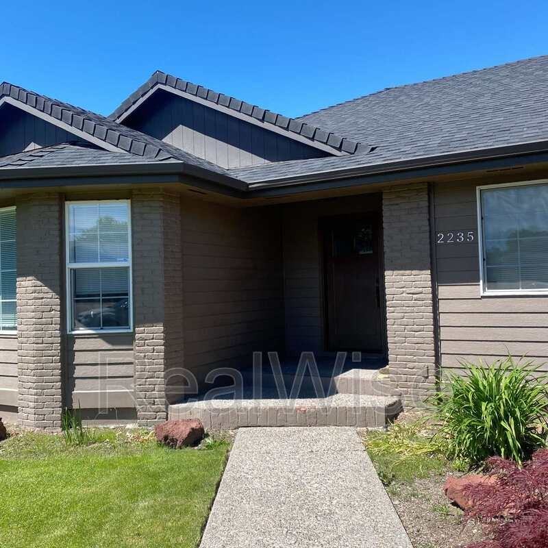 2235 Nw 15th St - Photo 3 of 33