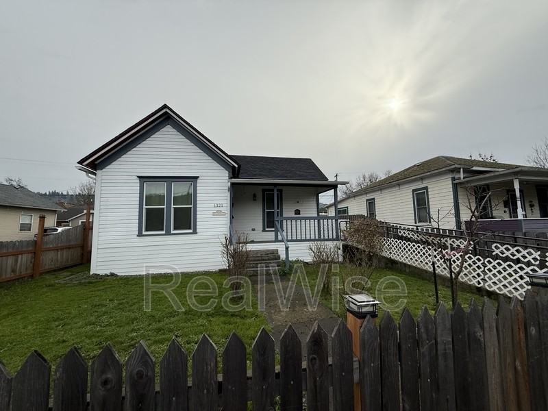 1321 Se Mill St - Photo 2 of 19