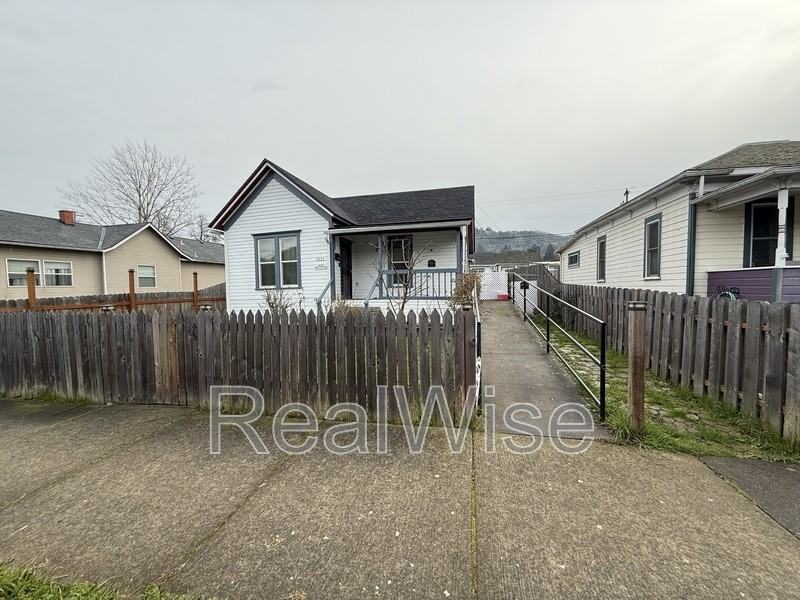 1321 Se Mill St - Photo 3 of 19