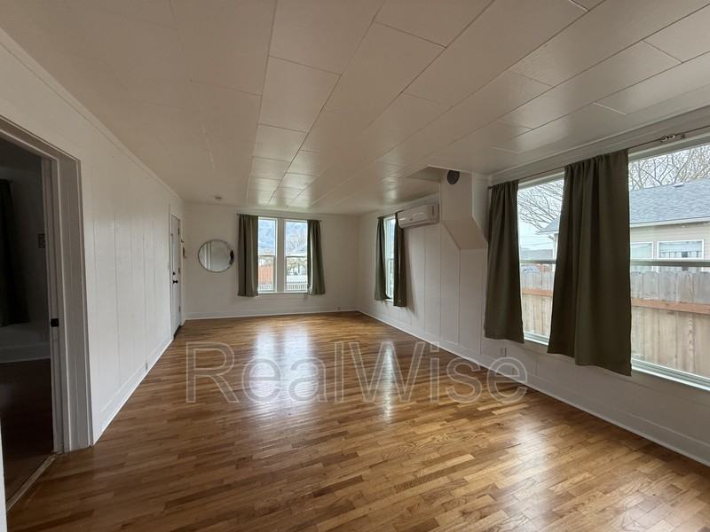 1321 Se Mill St - Photo 6 of 19