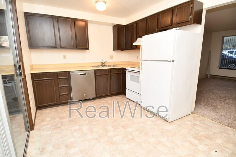 303 Nw Tumlin Ave - Photo 4 of 12