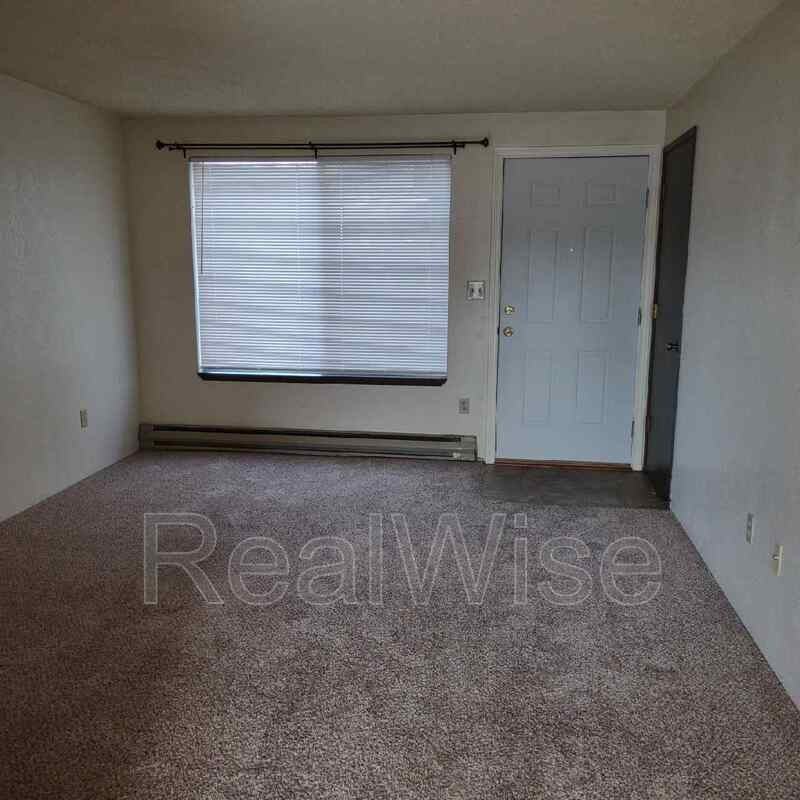 303 Nw Tumlin Ave - Photo 5 of 12