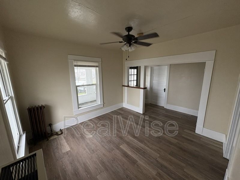 605 Se Mosher Ave #2 - Photo 2 of 16