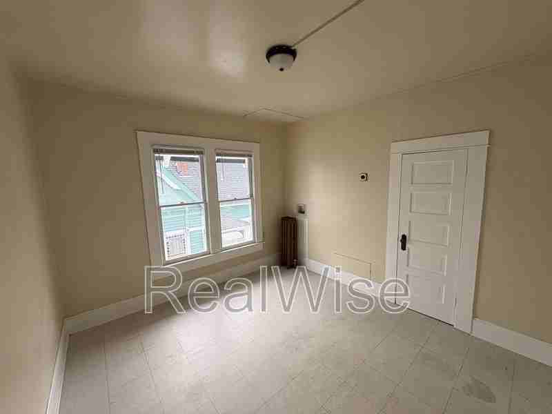 605 Se Mosher Ave #2 - Photo 7 of 16