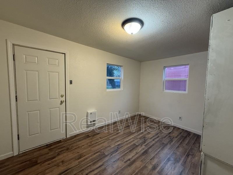 173 Se Lane Ave - Photo 4 of 8