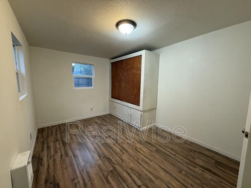 173 Se Lane Ave - Photo 5 of 8