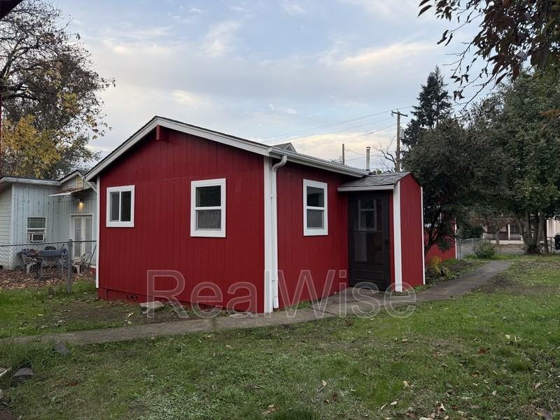 173 Se Lane Ave - Photo 6 of 8