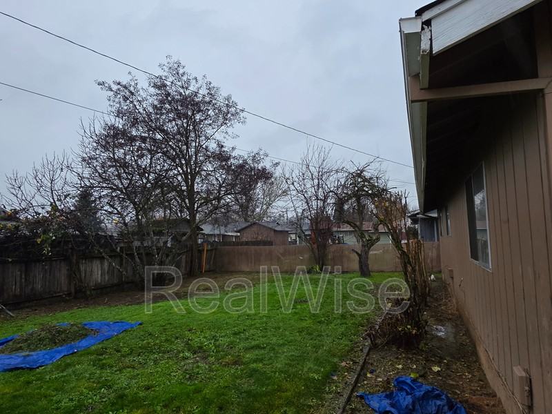 231 Hawthorne St - Photo 2 of 28