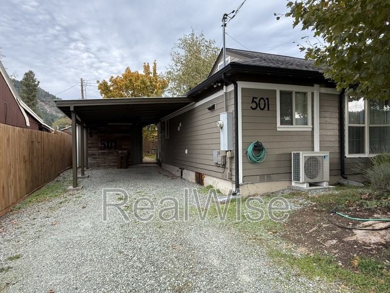 501 Ne Broadway St - Photo 4 of 20