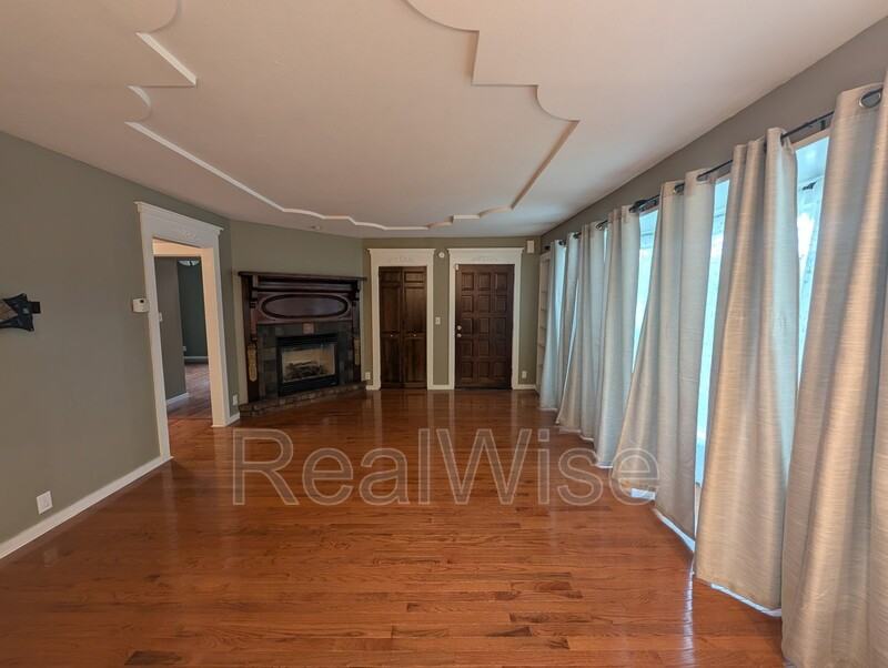 501 Ne Broadway St - Photo 5 of 20