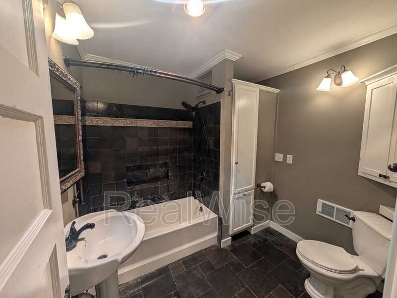 501 Ne Broadway St - Photo 7 of 20