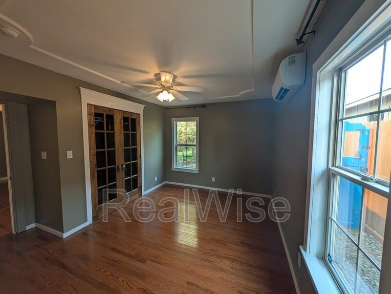 501 Ne Broadway St - Photo 7 of 27