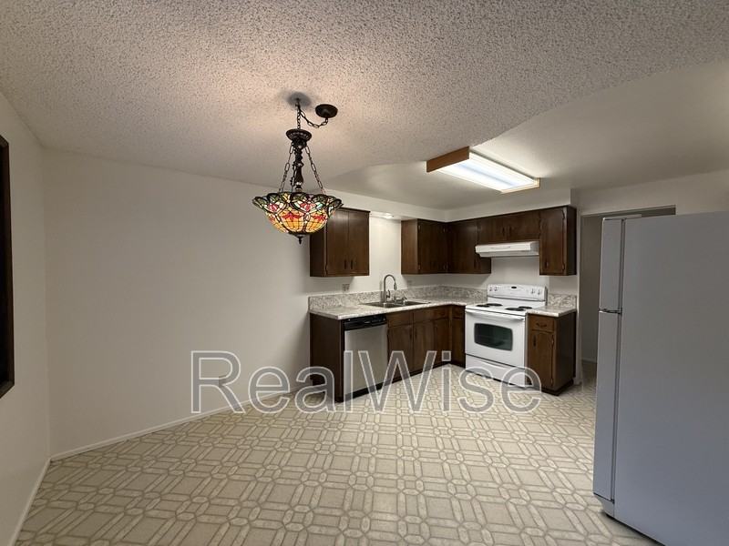 2134 Nw Watters St - Photo 7 of 32