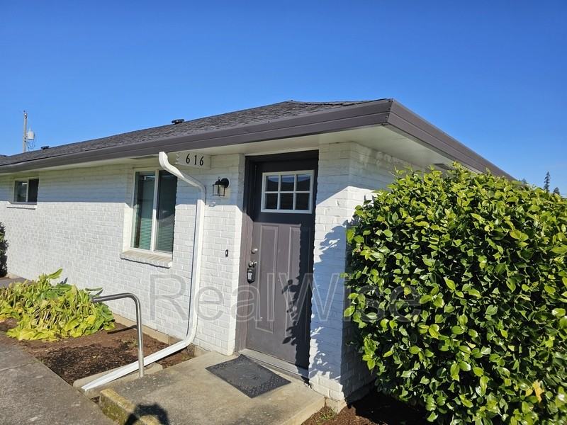 616 Ne Anderson St - Photo 2 of 14