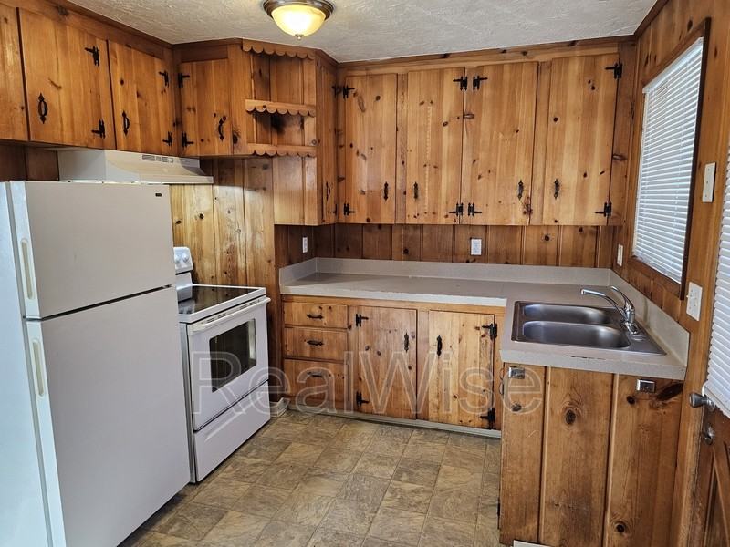 616 Ne Anderson St - Photo 7 of 14