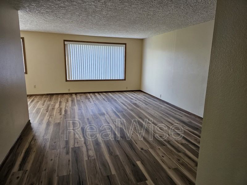 11019 Nw 33rd Ave - Photo 4 of 17