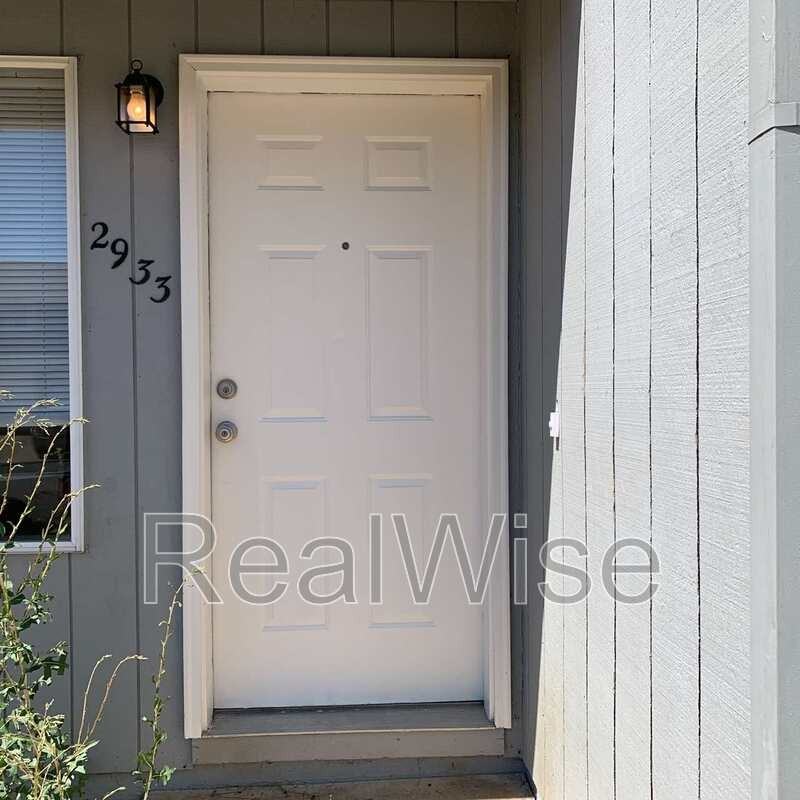 2933 Se 38th Ct - Photo 2 of 16