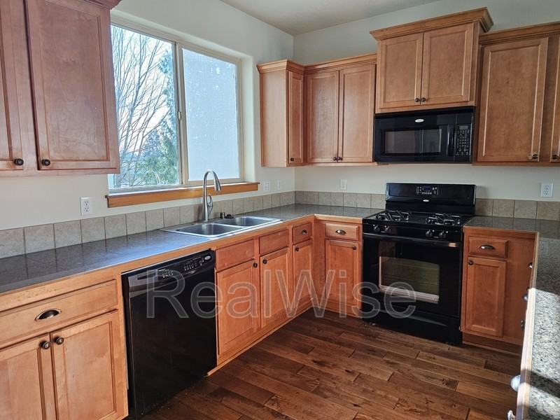 511 Ne 84th Cir - Photo 6 of 25